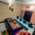 Shiv Kripa Guest House 200 Metres From Kashi Vishwanath Temple