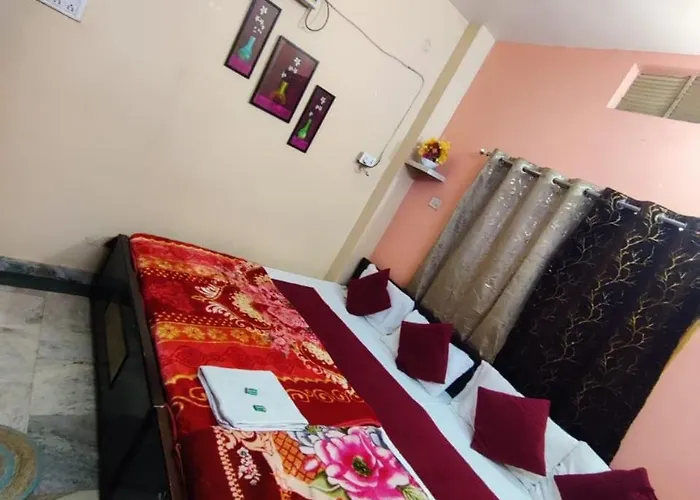 Shiv Kripa Guest House 200 Metres From Kashi Vishwanath Temple
