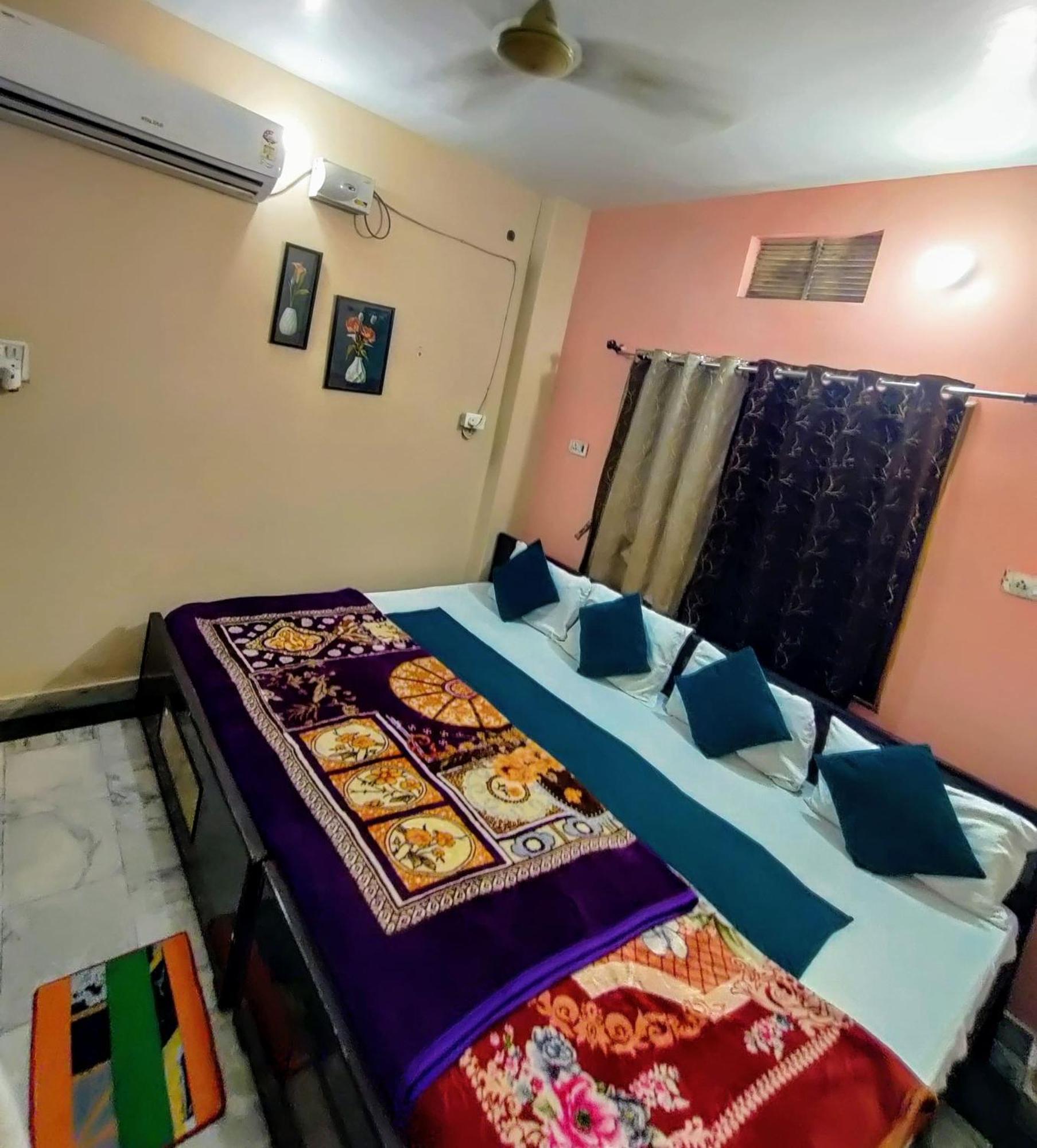 Guest house Shiv Kripa 200 Metres From Kashi Vishwanath Temple
